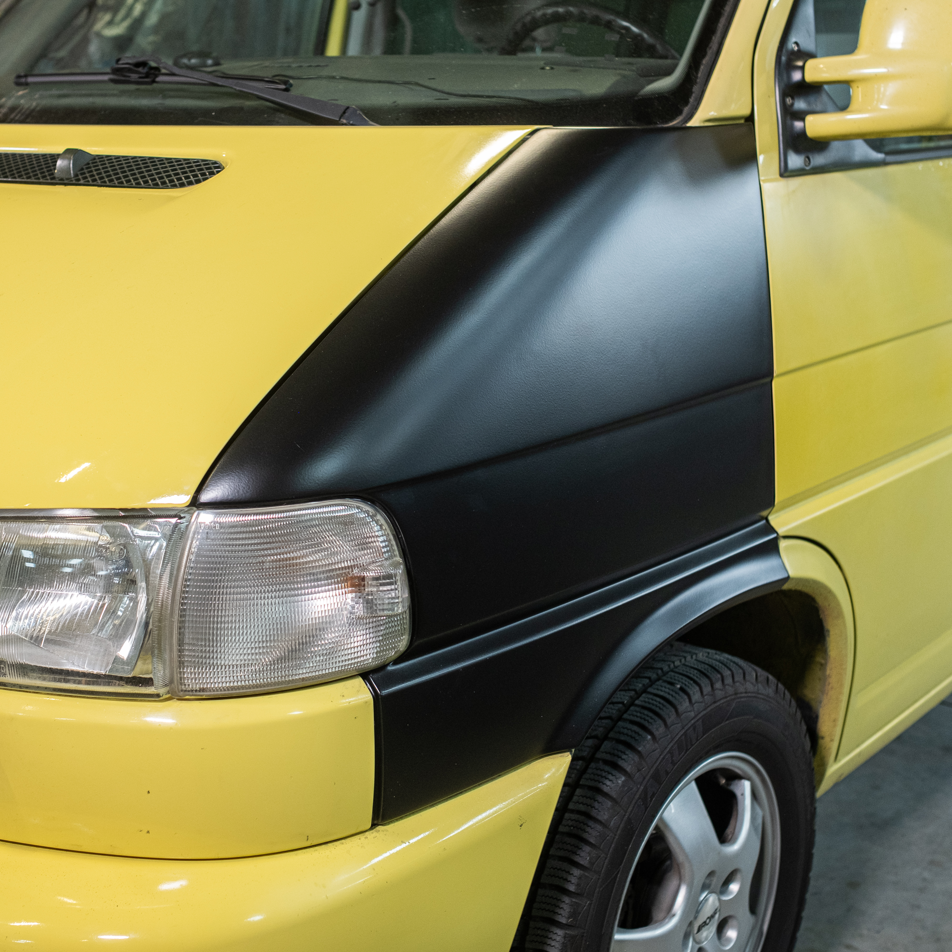 VW T4 Kotflugel 15 oder 16 aus GFK - links VW T4 Kotflugel 15 oder 16 aus GFK - links