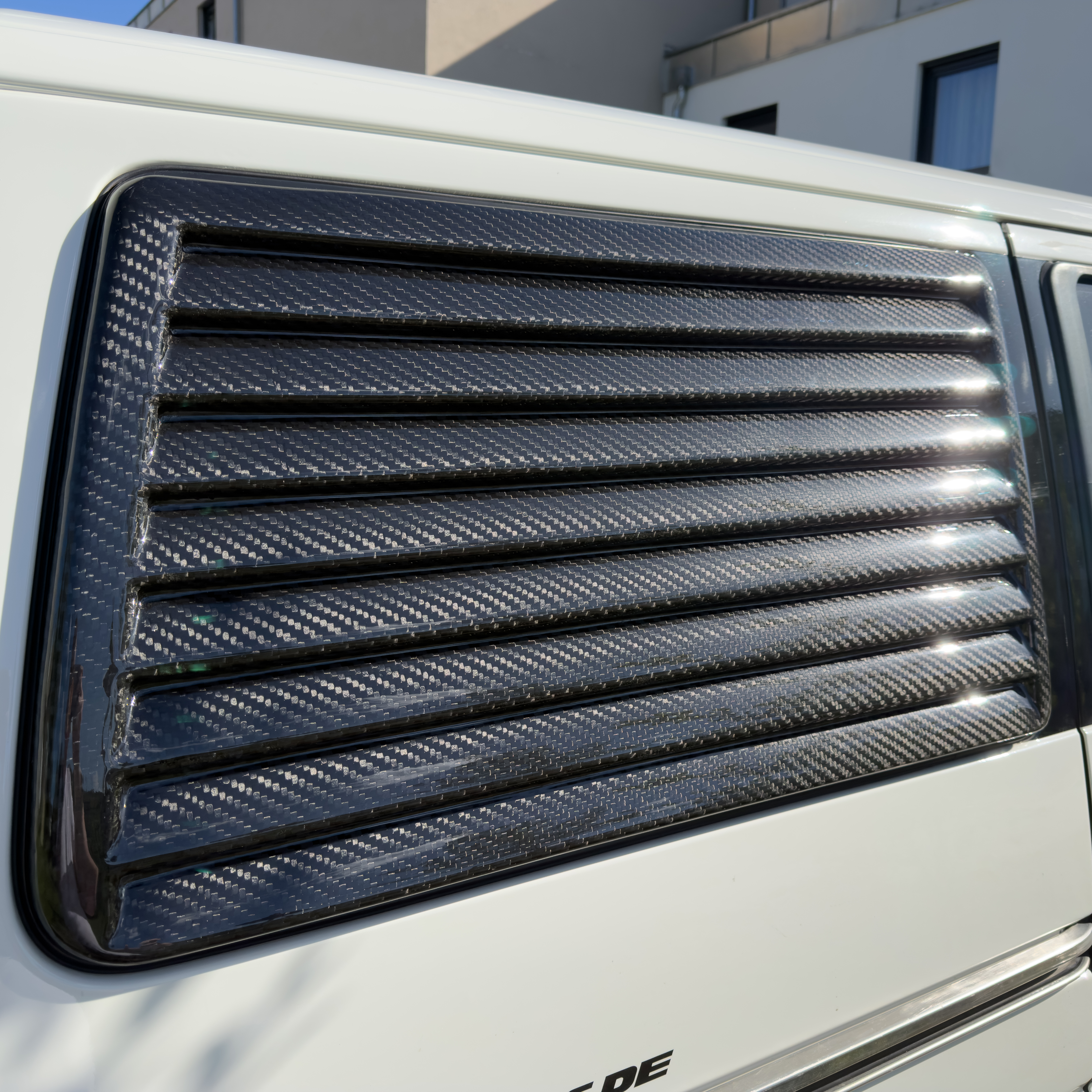 Formblenden für hinteres Seitenfenster passend für VW T4 Formblenden für hinteres Seitenfenster passend für VW T4