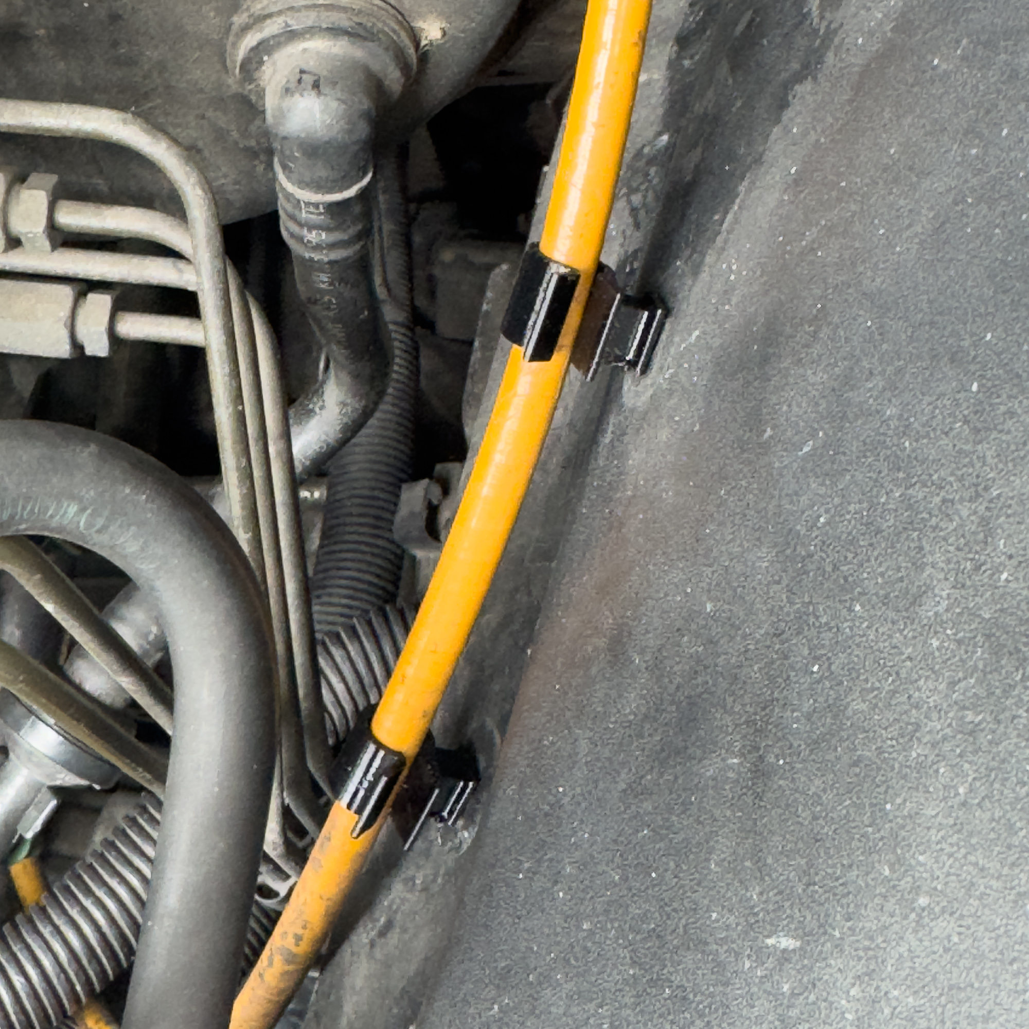 Passgenauer Clip für Gas- oder Kupplungs-Bowdenzug (Ø 9 mm), Nachbau passend für VW T4. Langlebig, einfache Montage. Clip Bowdenzug Ø9 mm – passend für VW T4