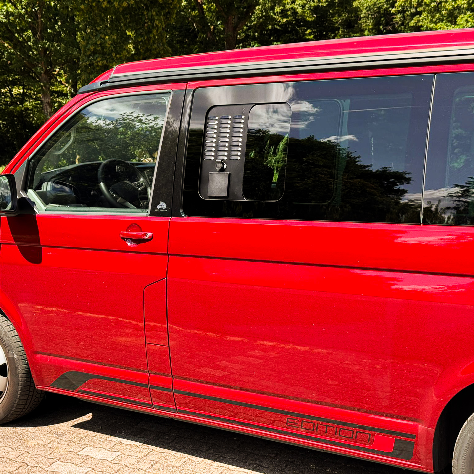 VenturaFlex für VW T6.1 - Lüftung, CEE Anschluss mit RCD und Fliegengitter VenturaFlex für VW T6.1 - Lüftung, CEE Anschluss mit RCD und Fliegengitter