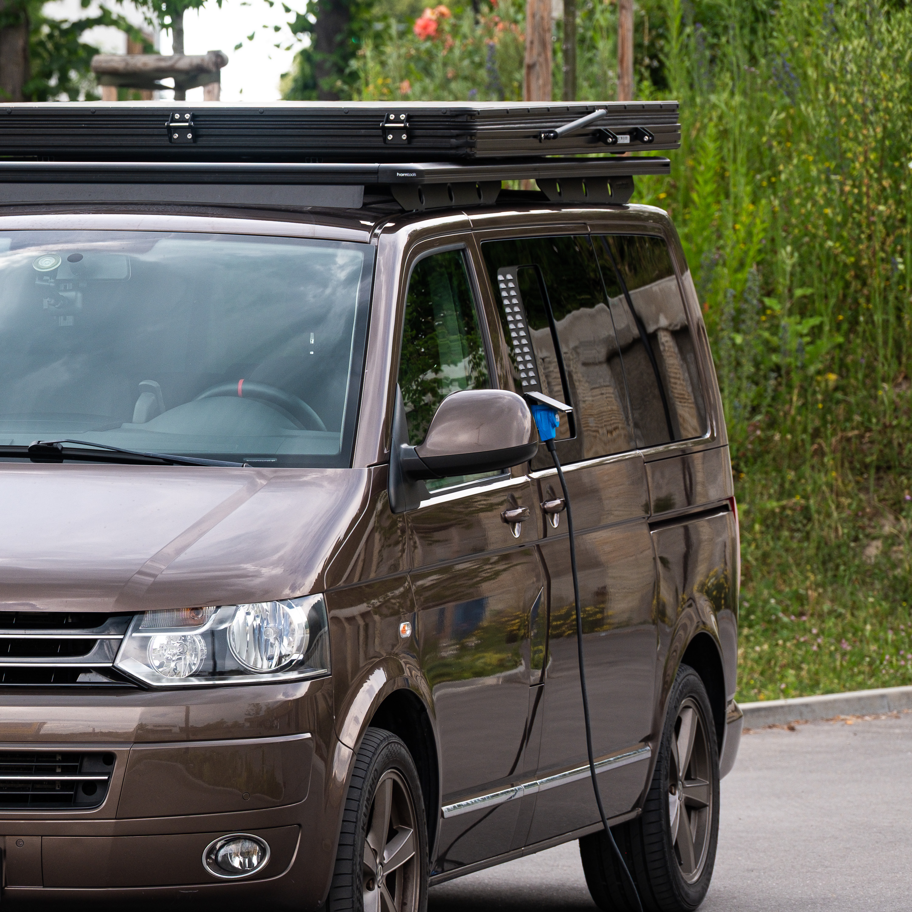 VenturaFlex – Lüftungsmodul mit CEE-Anschluss (RCD) und Fliegengitter, passend für VW T5, T6 VenturaFlex – Lüftungsmodul mit CEE-Anschluss (RCD) und Fliegengitter, passend für VW T5, T6
