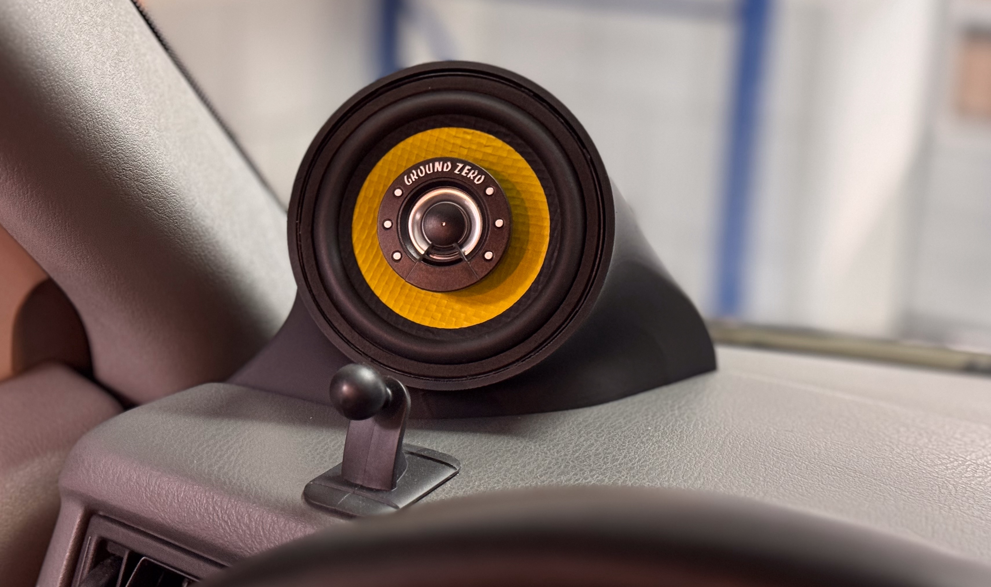 Verbesserter Sound für Ihren VW T4: Neue Lautsprecheradapter für das Armaturenbrett VW T4 Lautsprecheradapter