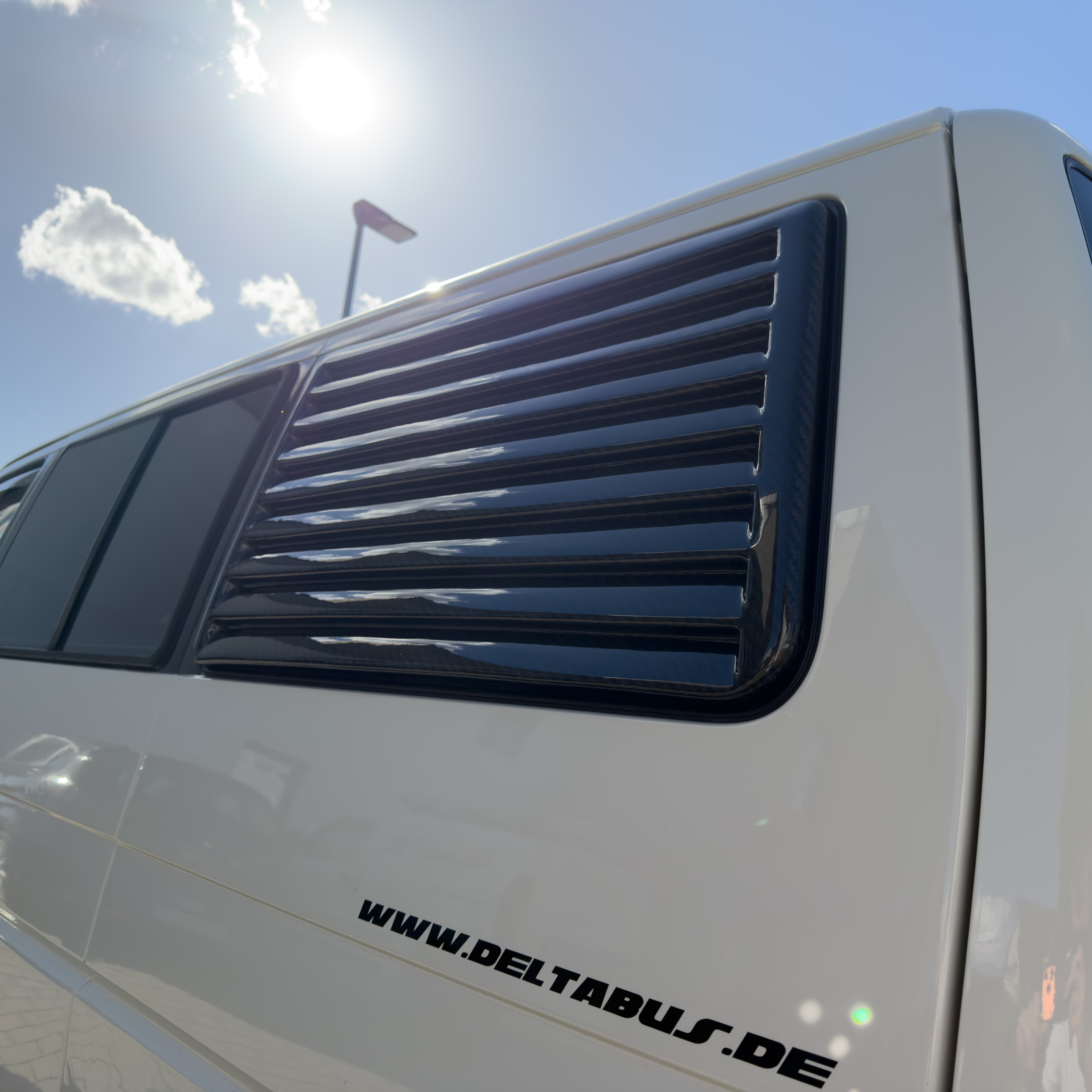 Formblenden für hinteres Seitenfenster passend für VW T4 Formblenden für hinteres Seitenfenster passend für VW T4