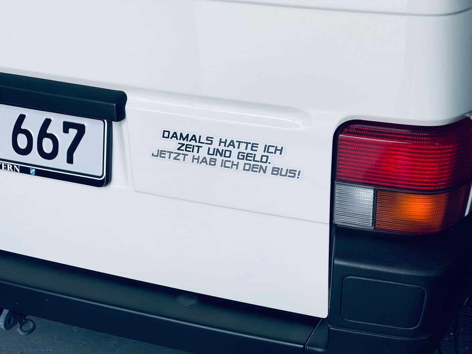 Aufkleber mit Spruch "Damals hatte ich Zeit und Geld. jetzt hab ich den Bus!" Aufkleber mit Spruch "Damals hatte ich Zeit und Geld. jetzt hab ich den Bus!"