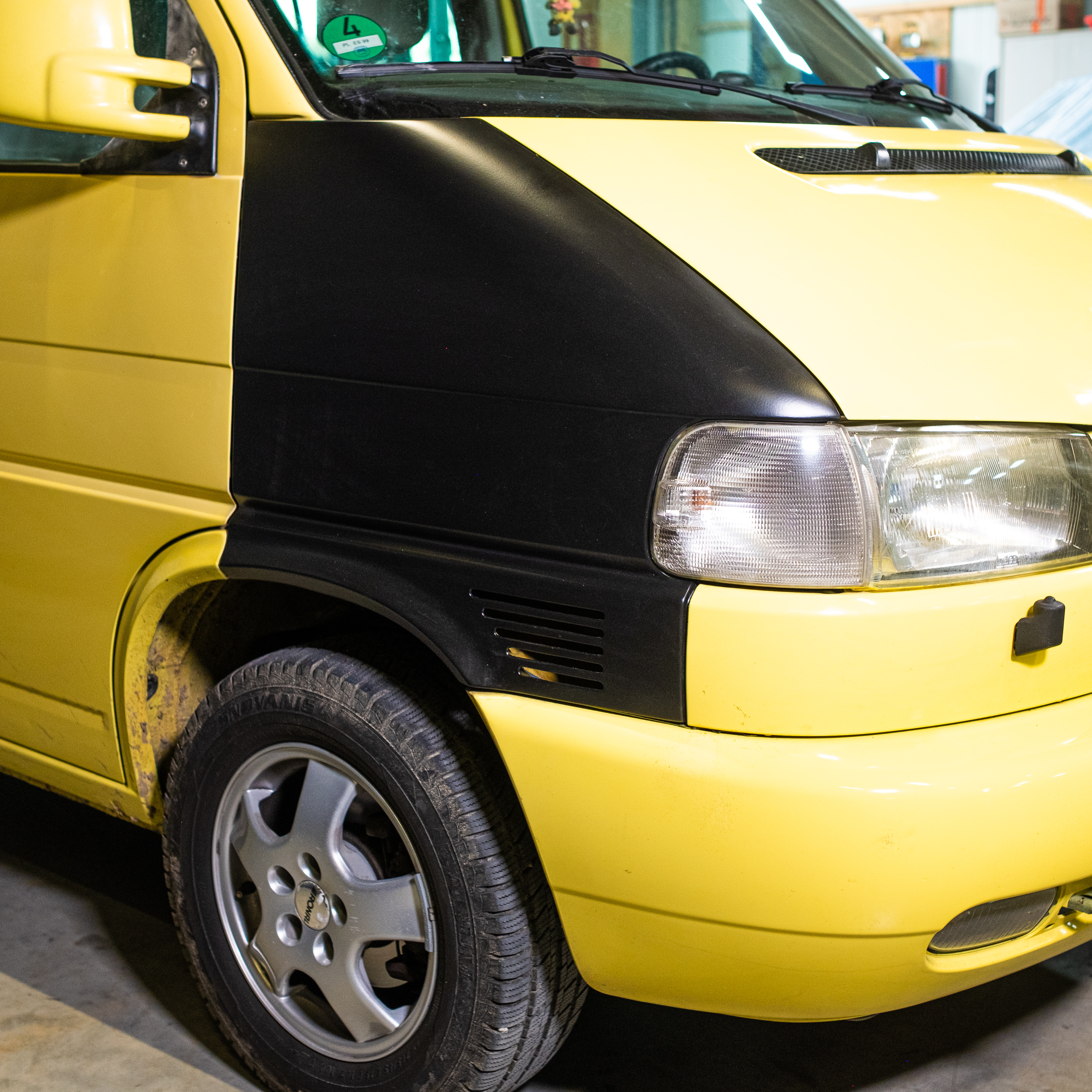 VW T4 Kotflugel 15 oder 16 aus GFK - rechts