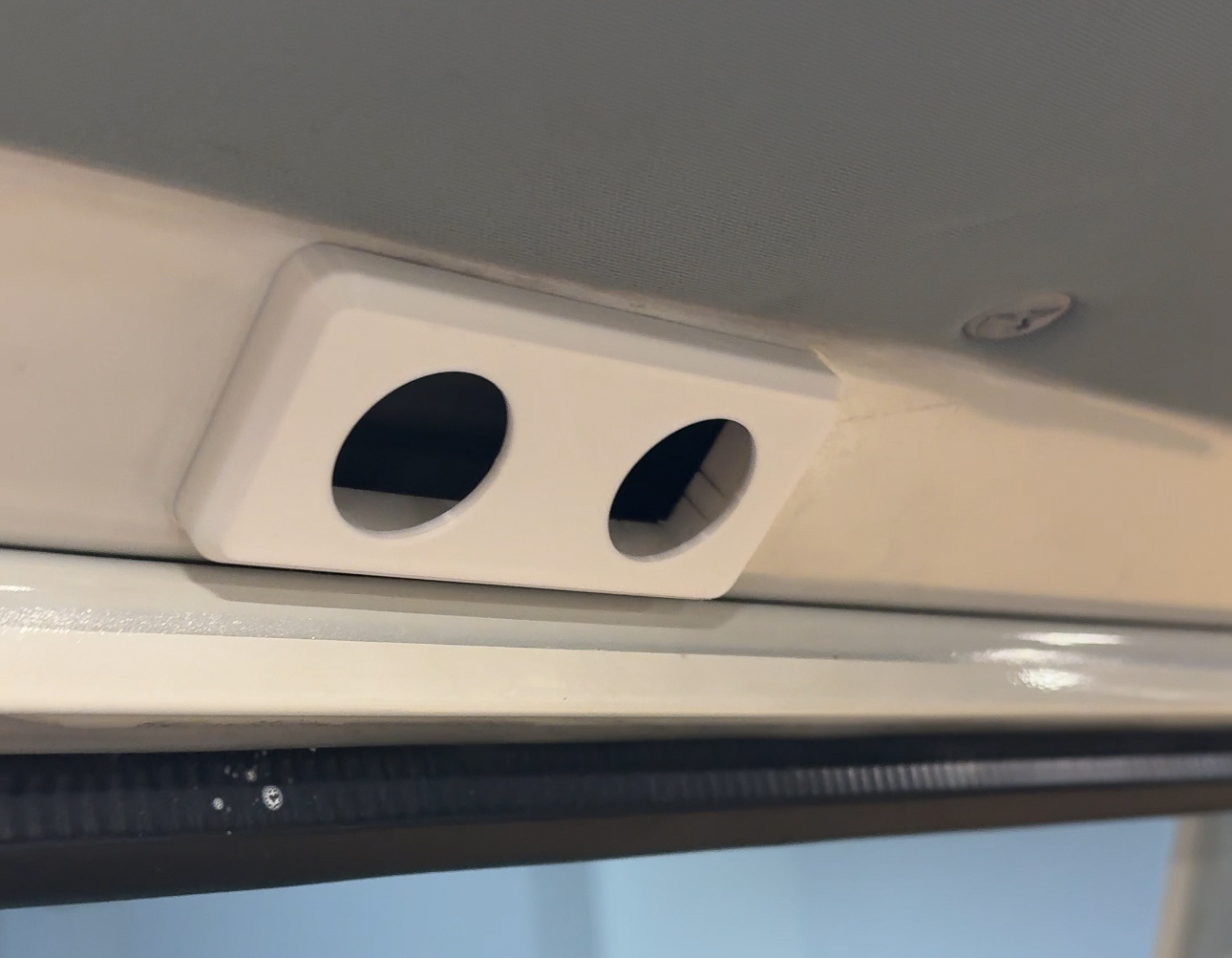 VW T4 Blende für USB-Buchse Dachholm VW T4 Blende für USB-Buchse Dachholm