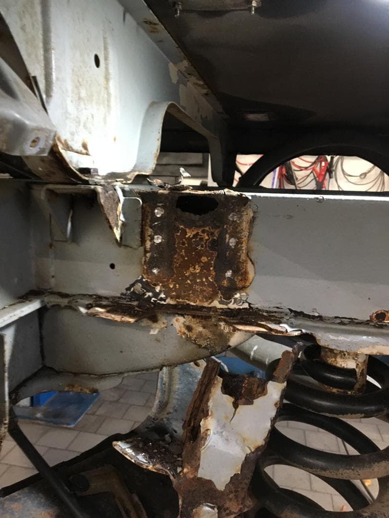 VW T4 Stoßdämpferaufnahme Doka, Pritsche Nachbau VW T4 Stoßdämpferaufnahme Doka, Pritsche Nachbau