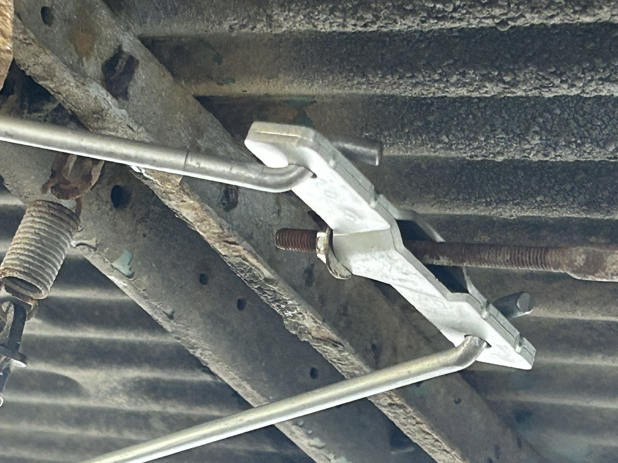 VW T4 Handbremse Zugstangen mit Ausgleichshebel für kurzen und langer Radstand - Nachgebaut VW T4 Handbremse Zugstangen langer Radstand