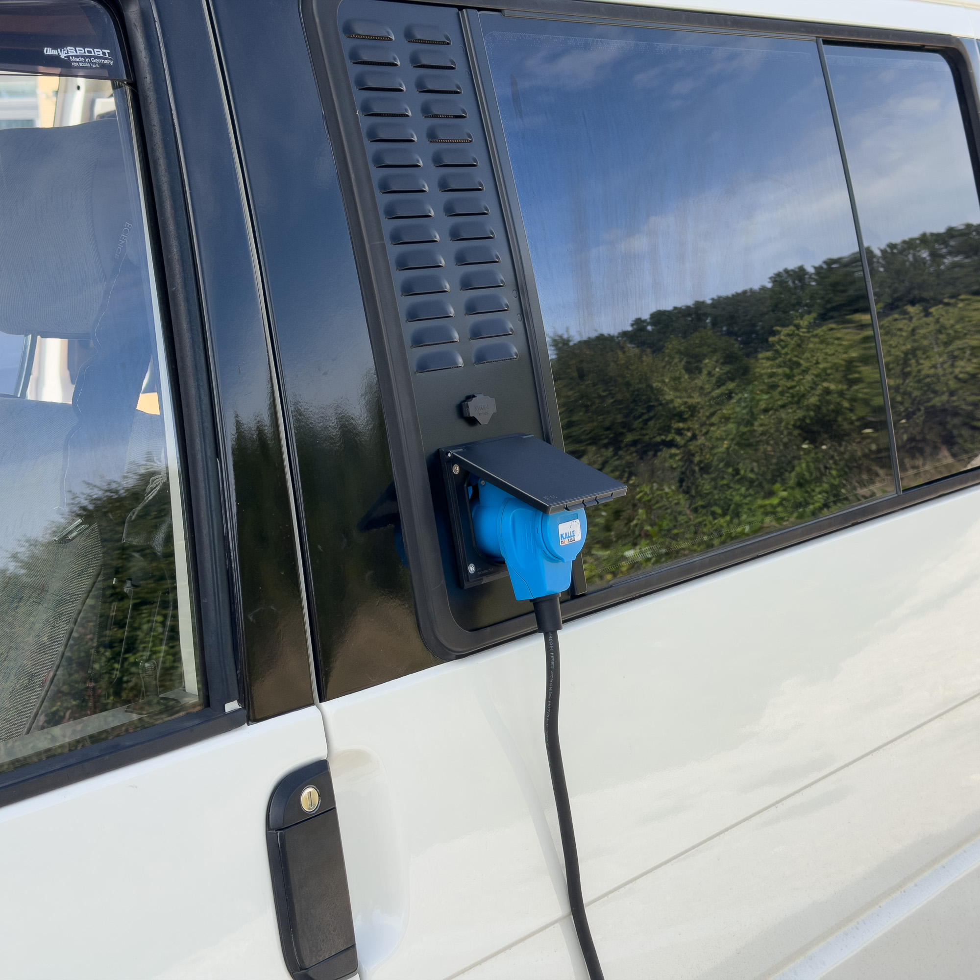 VenturaFlex – Patentiertes Lüftungs- & Energiemodul, passend für VW T4 VenturaFlex – Patentiertes Lüftungs- & Energiemodul, passend für VW T4