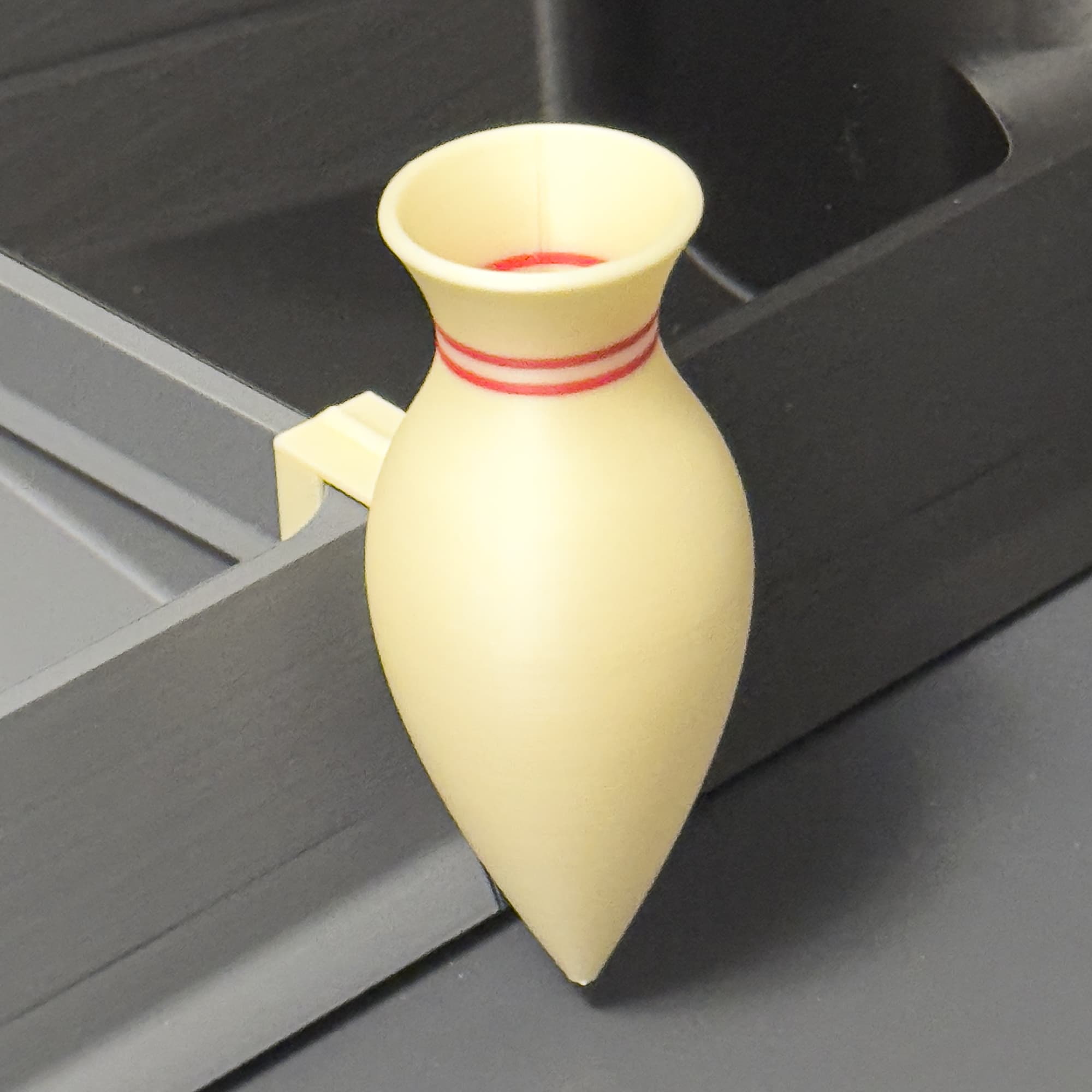 Armaturenbrettablage 2.0 Vase