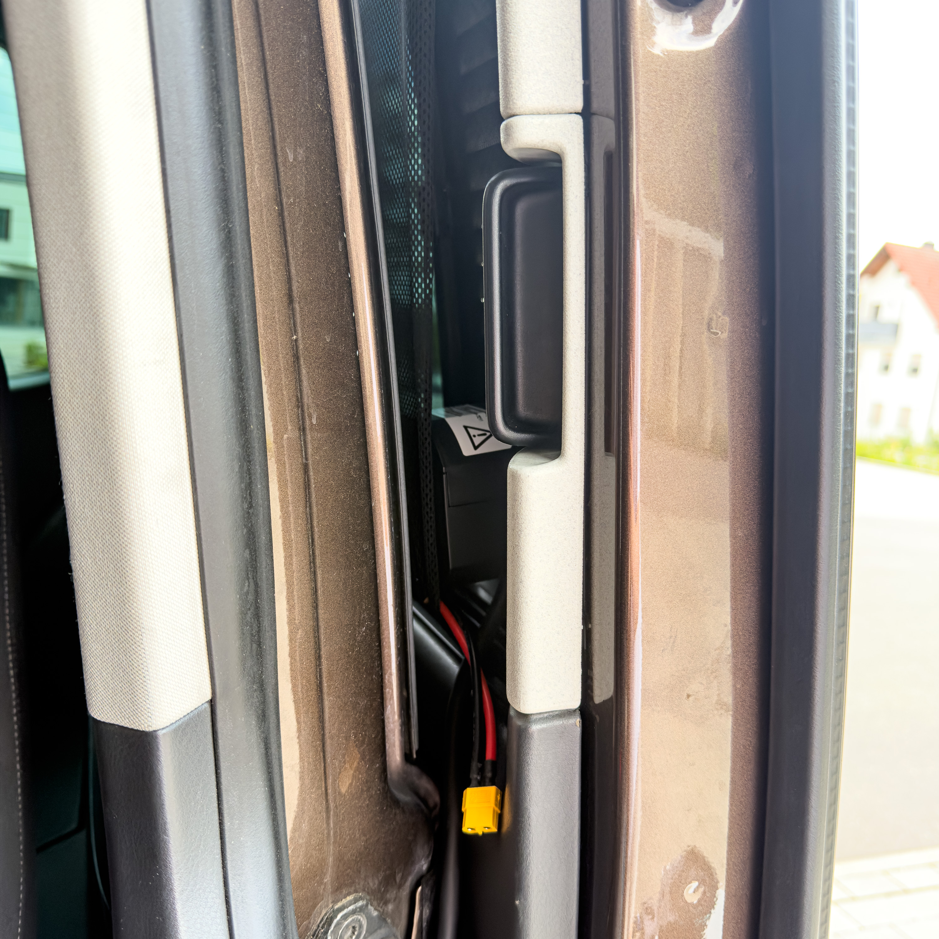VenturaFlex – Lüftungsmodul mit CEE-Anschluss (RCD) und Fliegengitter, passend für VW T5, T6