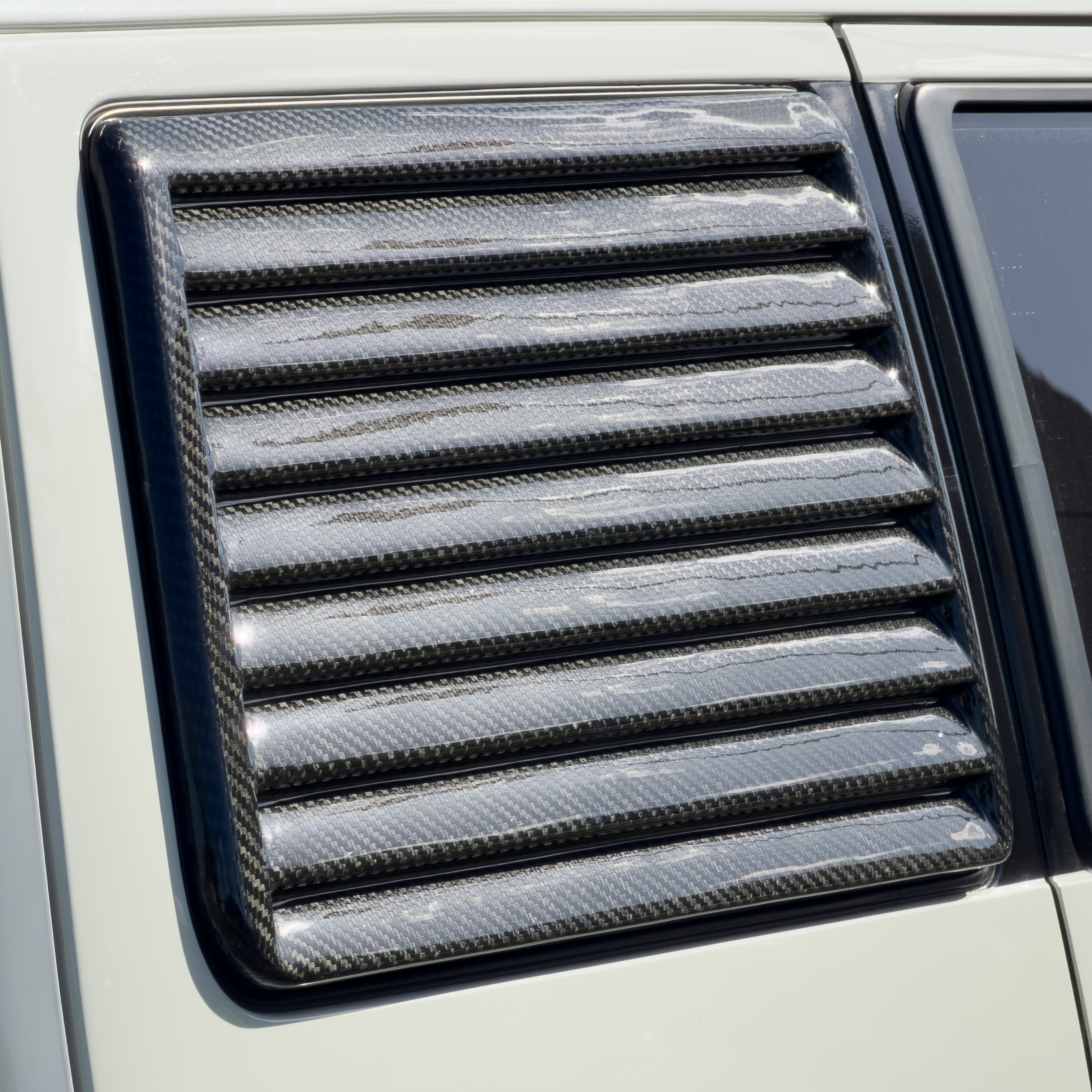 Formblenden für hinteres Seitenfenster passend für VW T4 Formblenden für hinteres Seitenfenster passend für VW T4