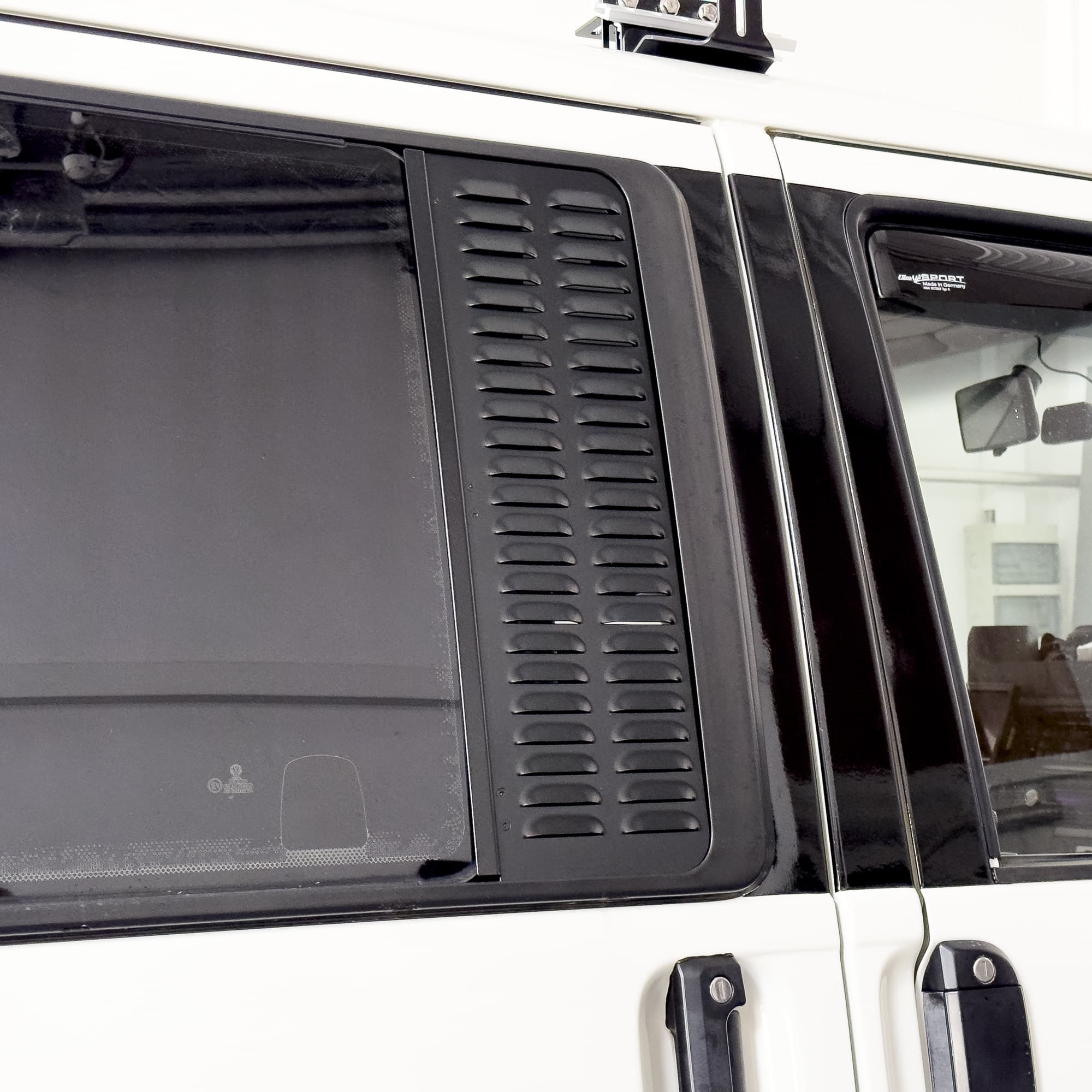 VW T4 Lüftungsgitter für Schiebefenster aus Aluminium rechts VW T4 Lüftungsgitter für Schiebefenster aus Aluminium rechts