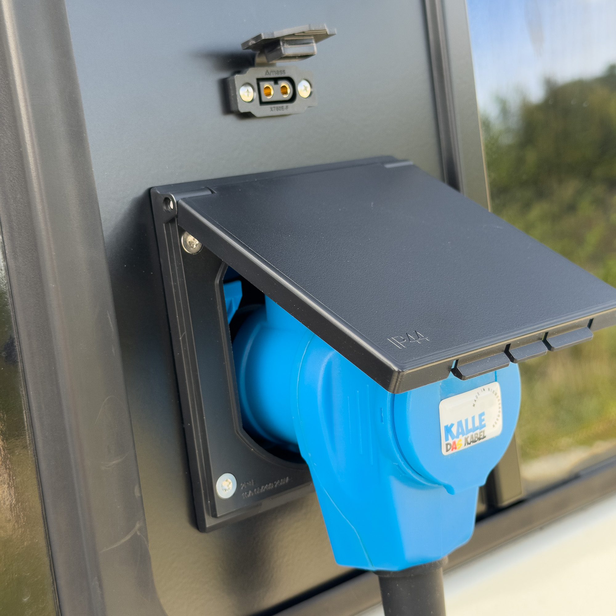 VenturaFlex – Patentiertes Lüftungs- & Energiemodul, passend für VW T4 VenturaFlex – Patentiertes Lüftungs- & Energiemodul, passend für VW T4